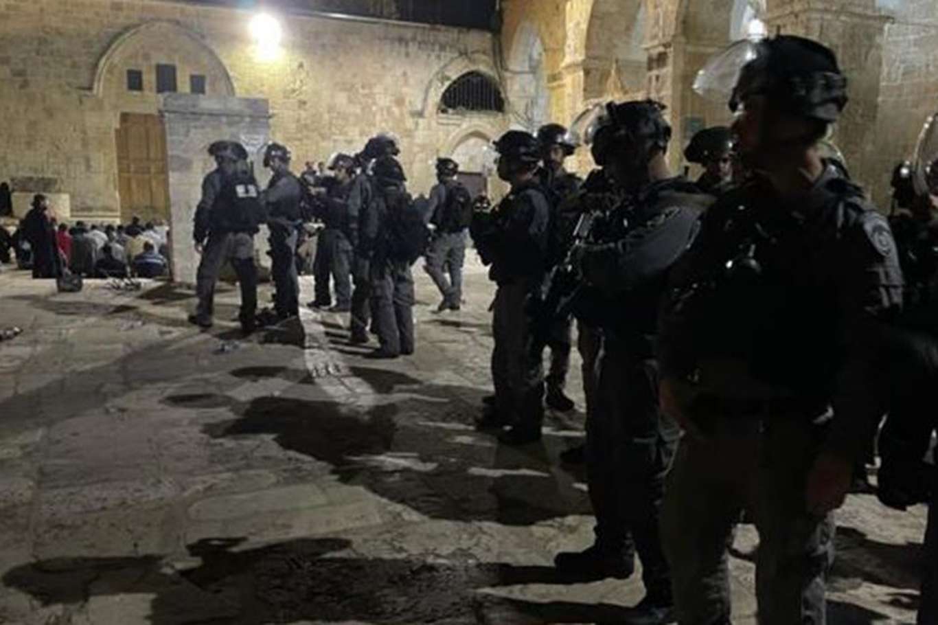 Hamas: Zionist occupation is carrying out organized crime against worshipers at Al Aqsa Mosque